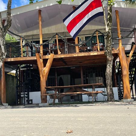 Uvita Pirates Hostel エクステリア 写真